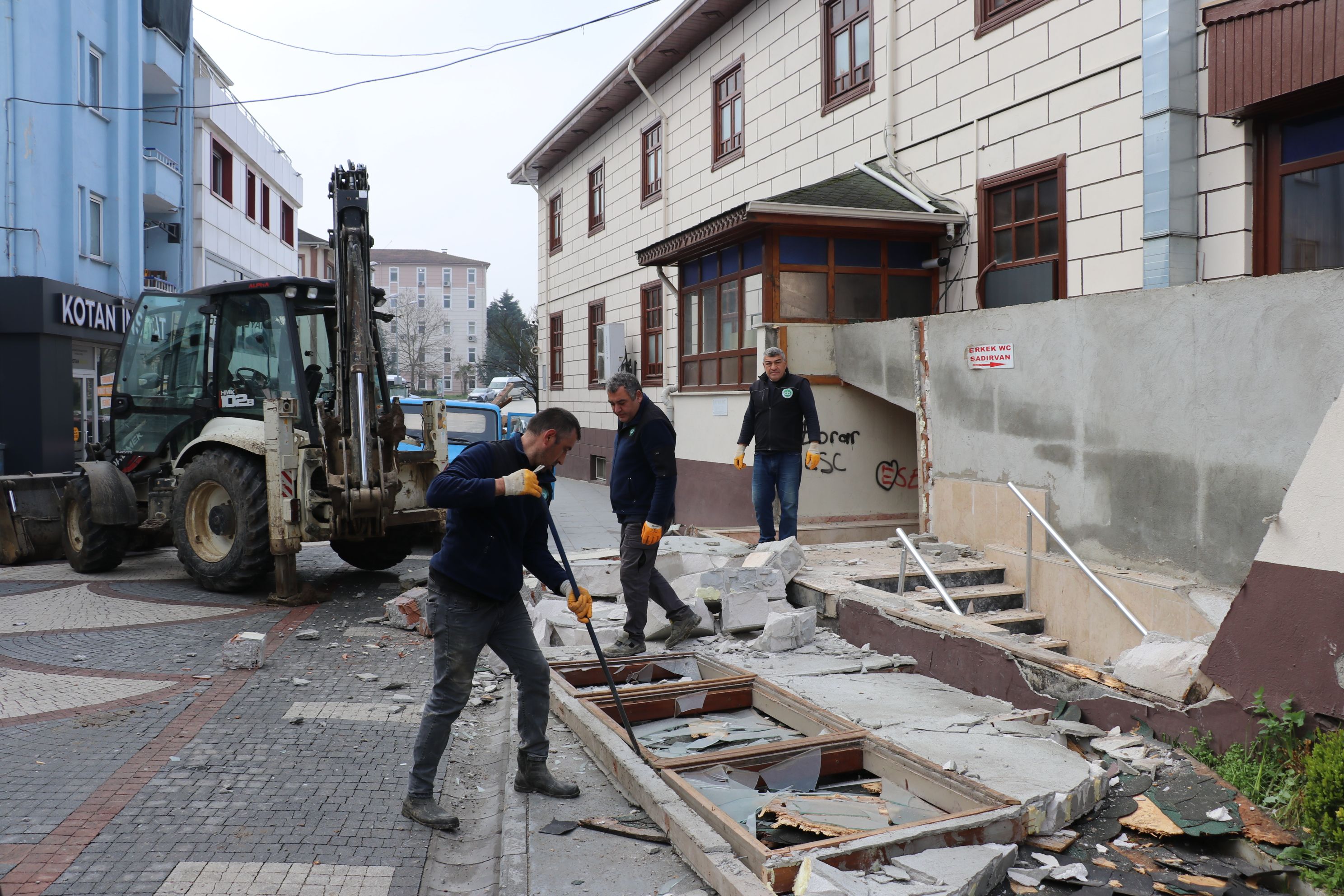 CUMAYERİ BELEDİYESİ 7/24 SAHADA